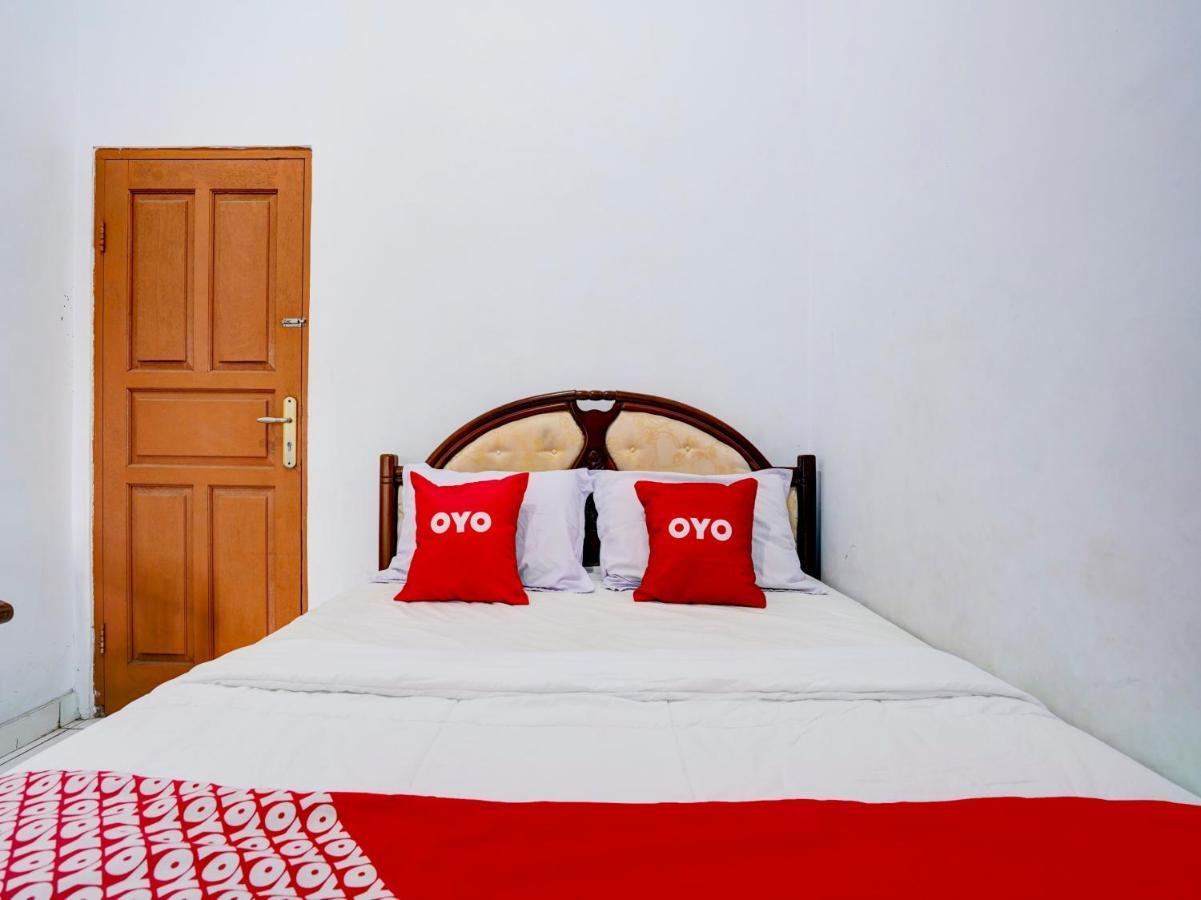 Super Oyo 90118 Hotel Diamond Syariah Subang Buitenkant foto
