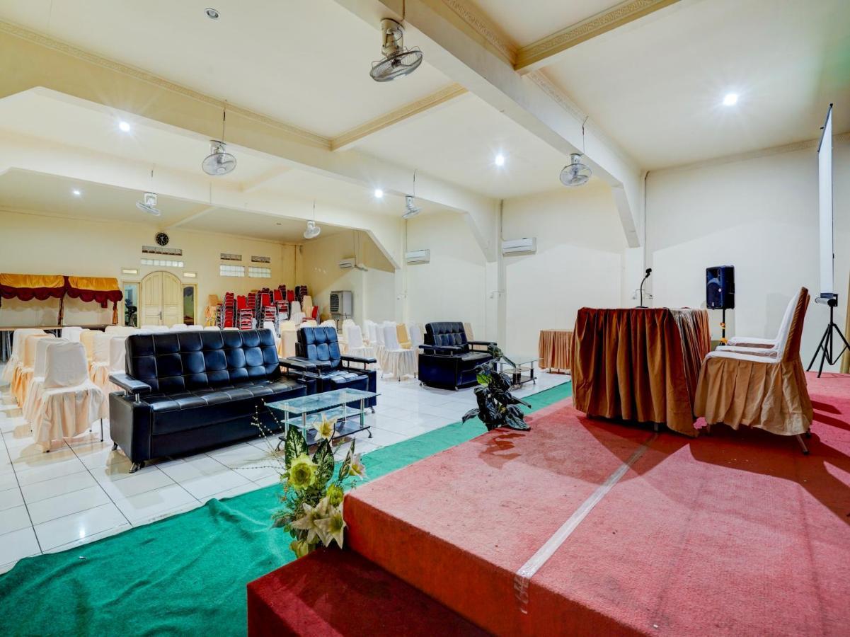 Super Oyo 90118 Hotel Diamond Syariah Subang Buitenkant foto