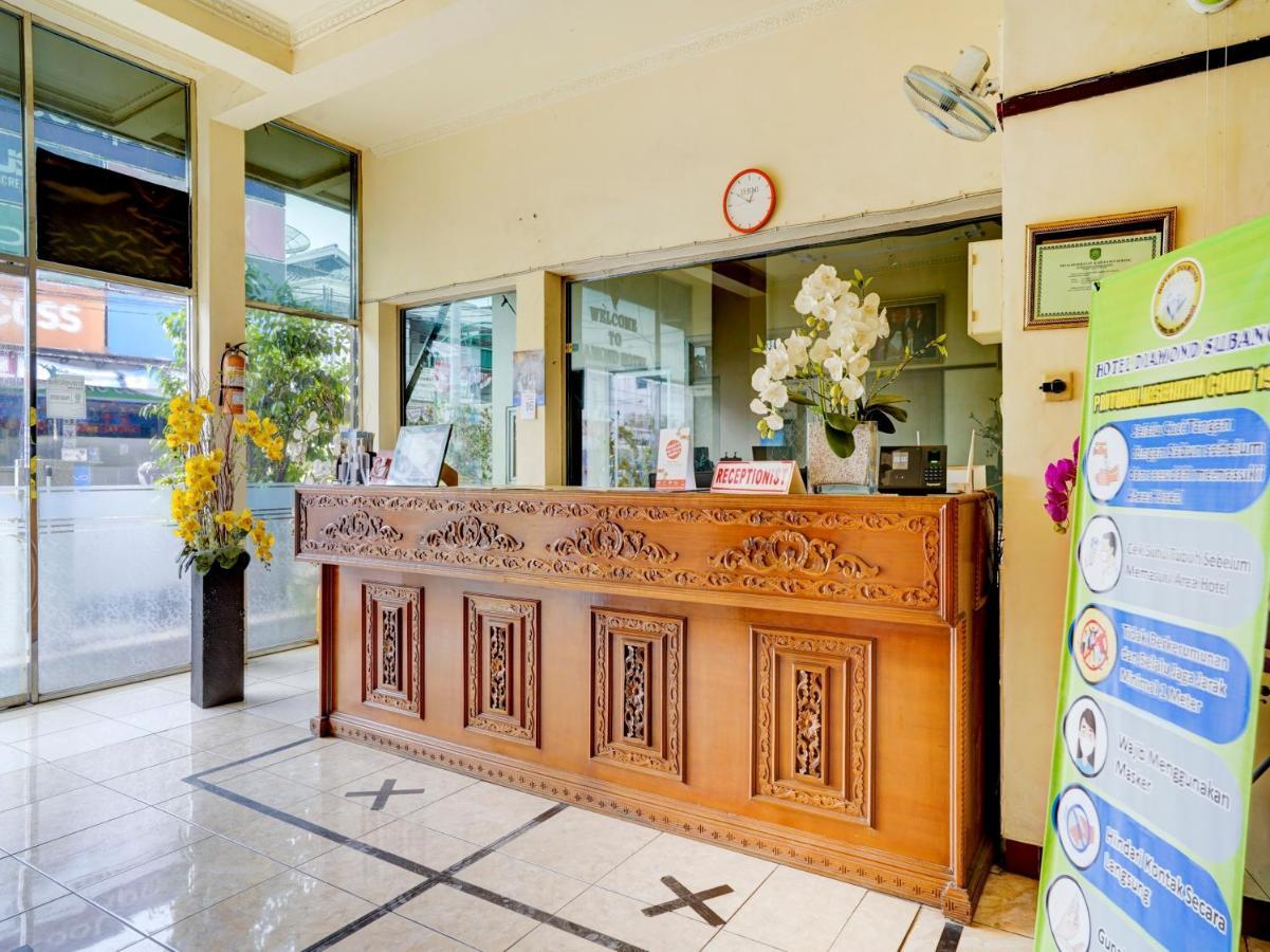 Super Oyo 90118 Hotel Diamond Syariah Subang Buitenkant foto