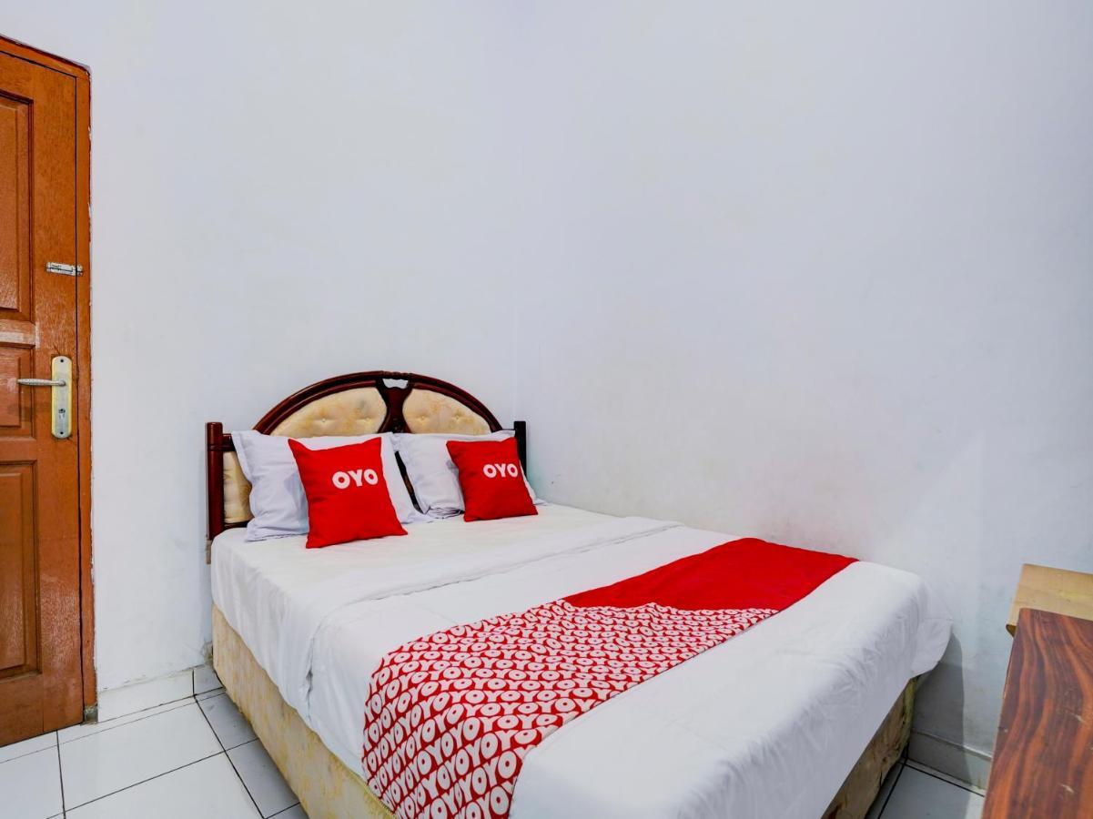 Super Oyo 90118 Hotel Diamond Syariah Subang Buitenkant foto
