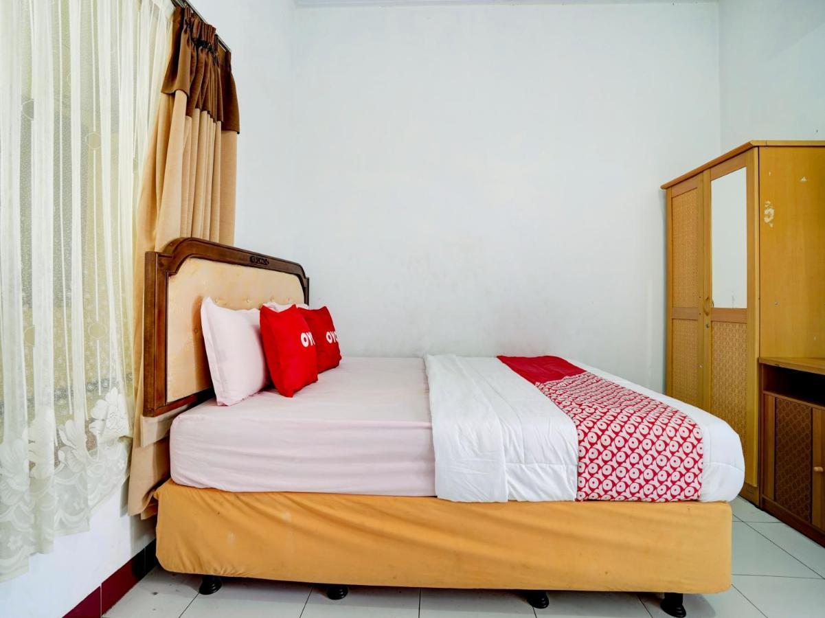 Super Oyo 90118 Hotel Diamond Syariah Subang Buitenkant foto
