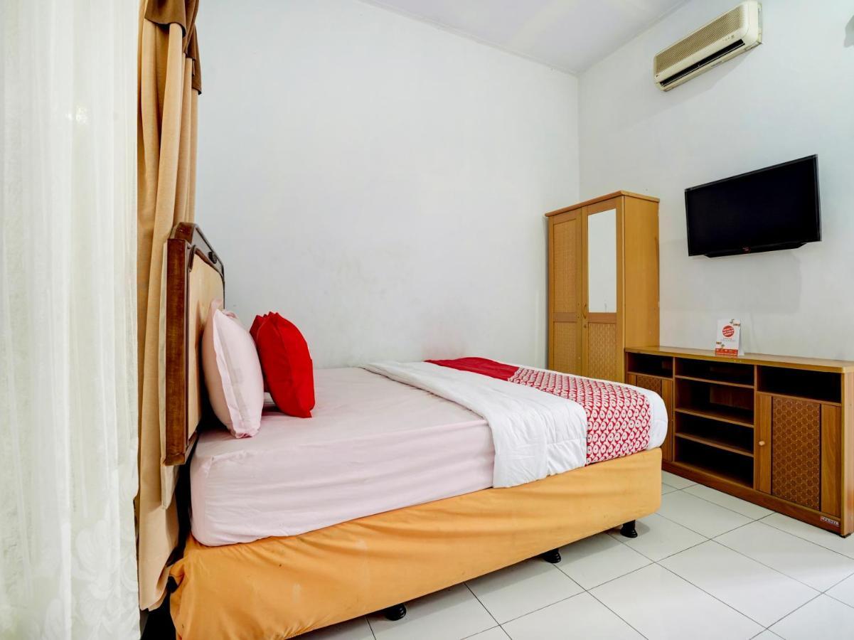 Super Oyo 90118 Hotel Diamond Syariah Subang Buitenkant foto