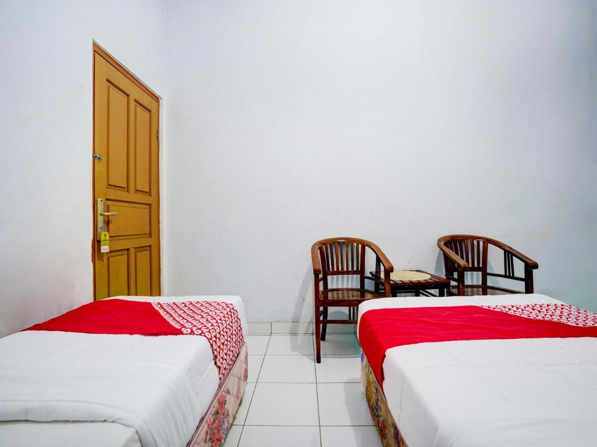 Super Oyo 90118 Hotel Diamond Syariah Subang Buitenkant foto