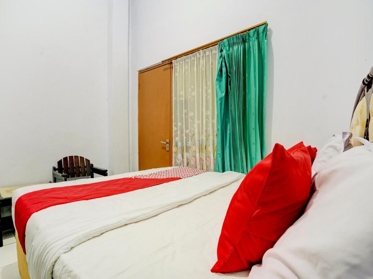 Super Oyo 90118 Hotel Diamond Syariah Subang Buitenkant foto