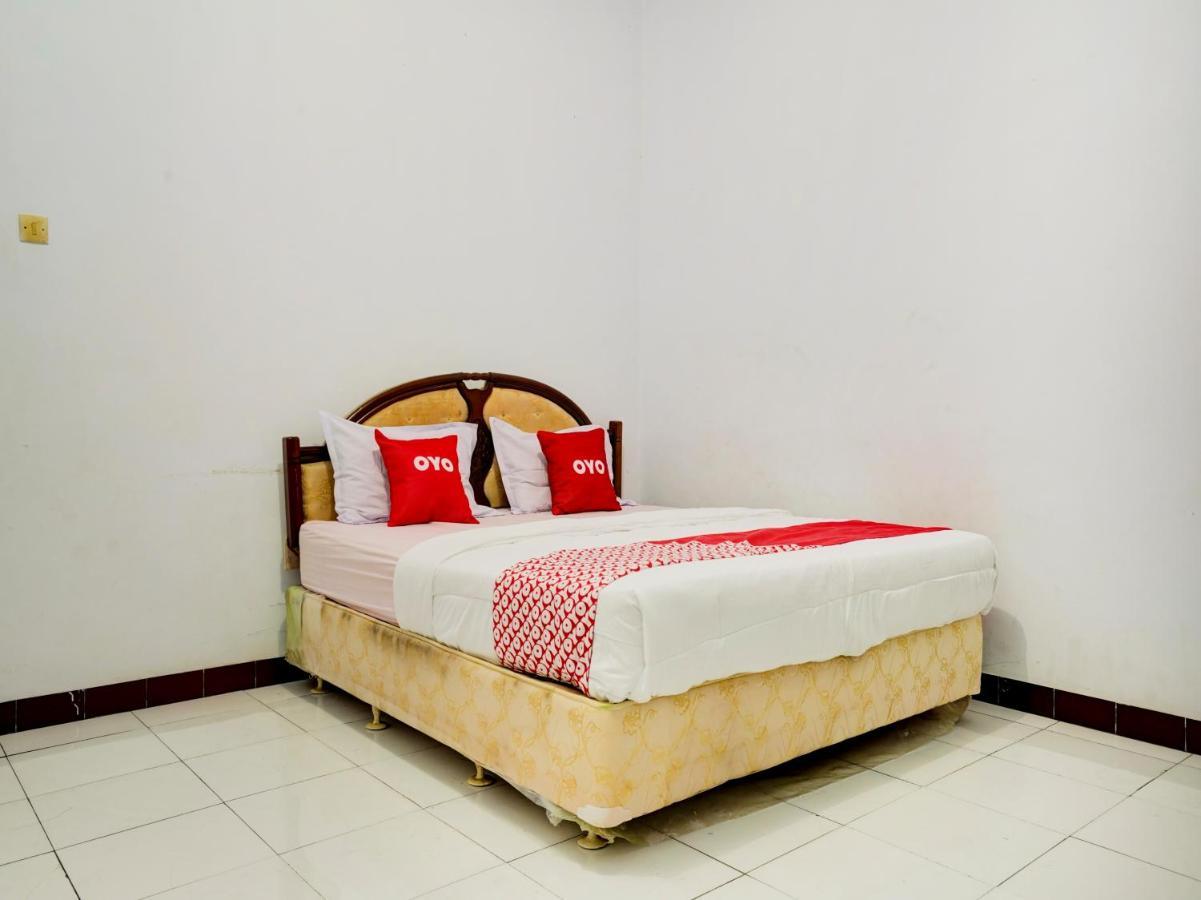 Super Oyo 90118 Hotel Diamond Syariah Subang Buitenkant foto