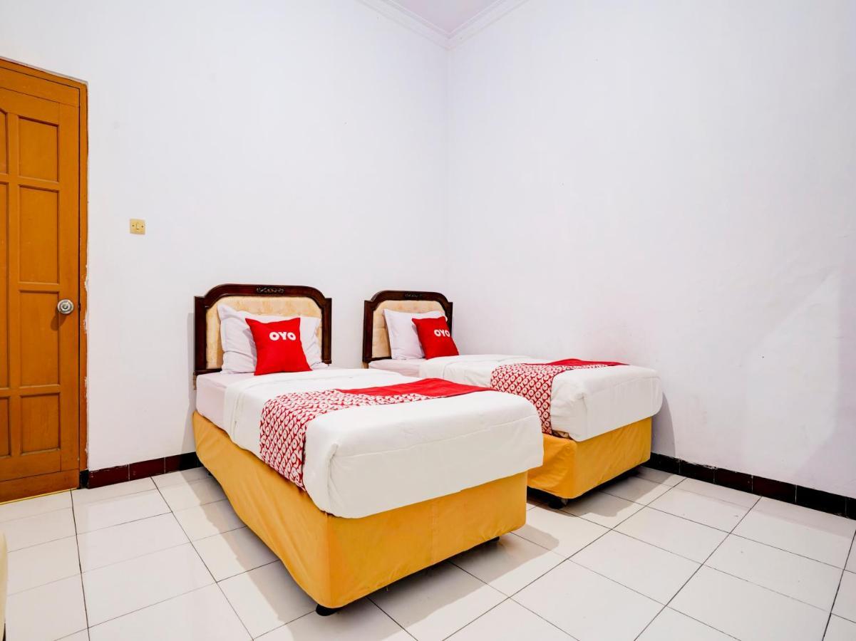 Super Oyo 90118 Hotel Diamond Syariah Subang Buitenkant foto