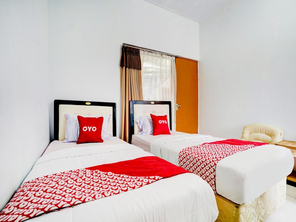 Super Oyo 90118 Hotel Diamond Syariah Subang Buitenkant foto