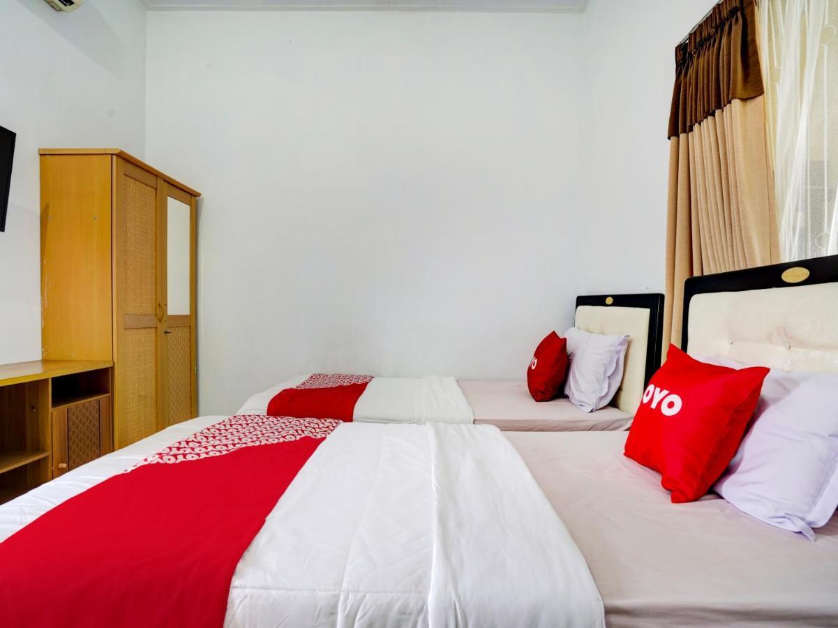 Super Oyo 90118 Hotel Diamond Syariah Subang Buitenkant foto