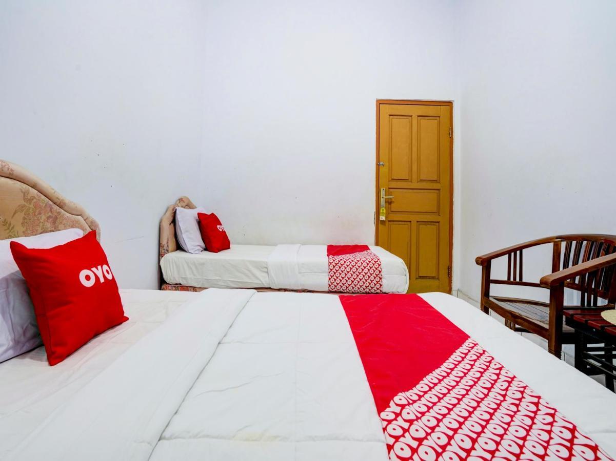 Super Oyo 90118 Hotel Diamond Syariah Subang Buitenkant foto