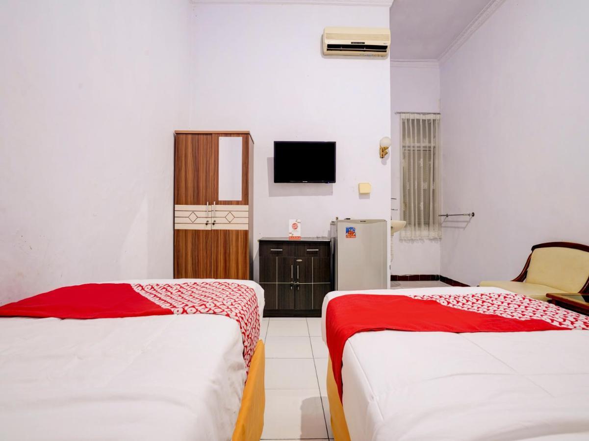 Super Oyo 90118 Hotel Diamond Syariah Subang Buitenkant foto