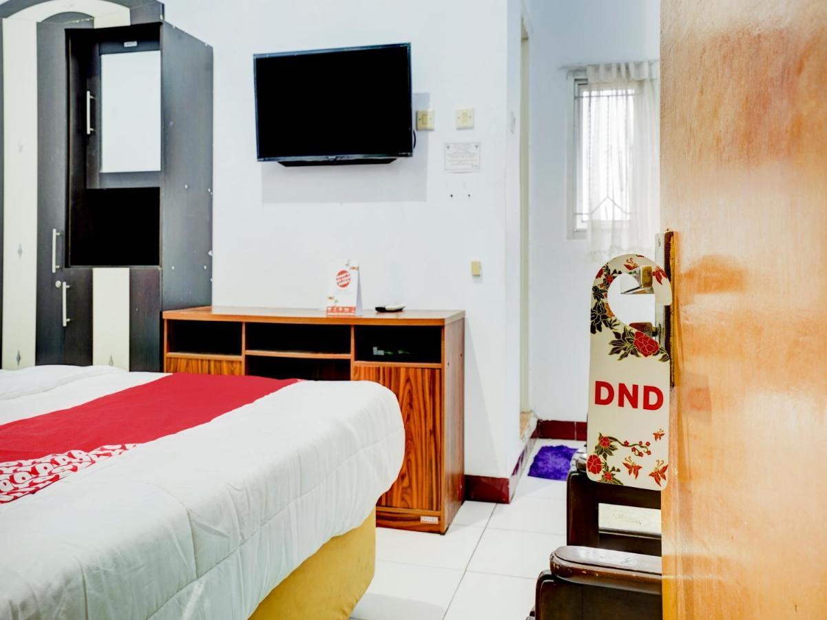 Super Oyo 90118 Hotel Diamond Syariah Subang Buitenkant foto