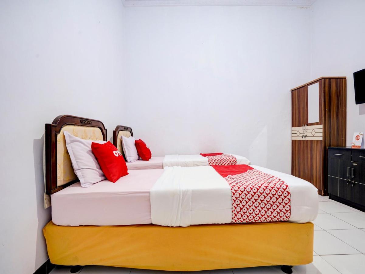 Super Oyo 90118 Hotel Diamond Syariah Subang Buitenkant foto